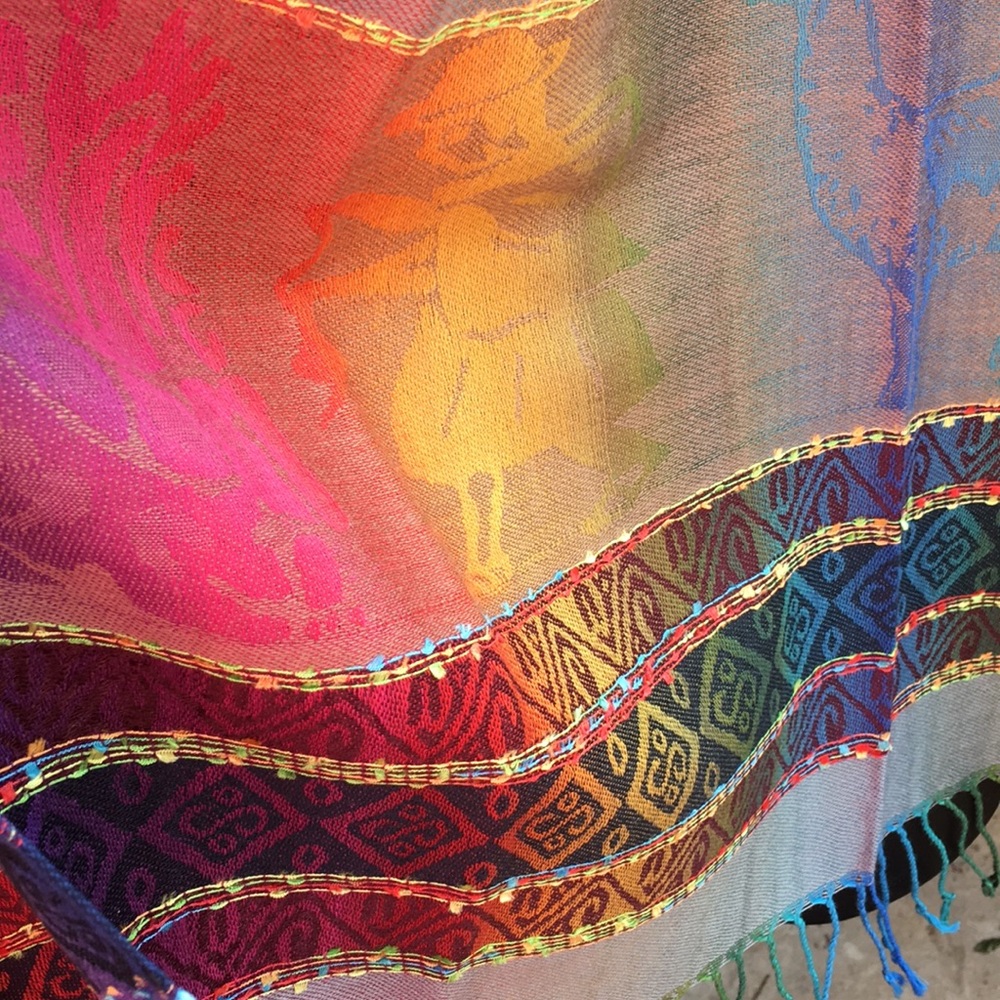Beautiful shawl - Picture 4 of 8